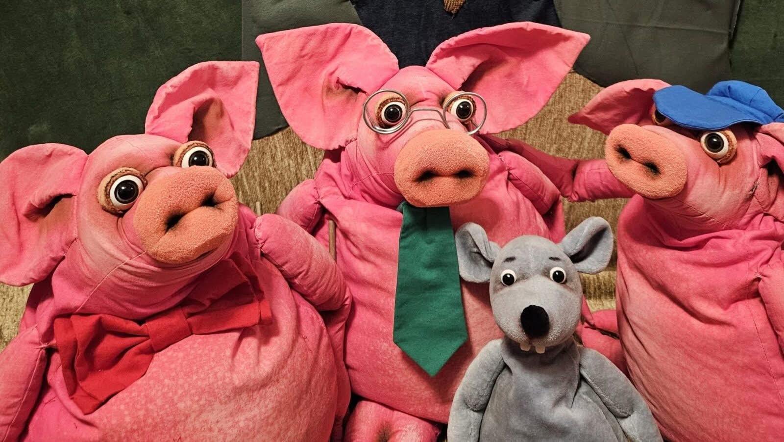Theater Jurakowa-Projekt. „Drei kleine Schweinchen“. Puppenspiel.